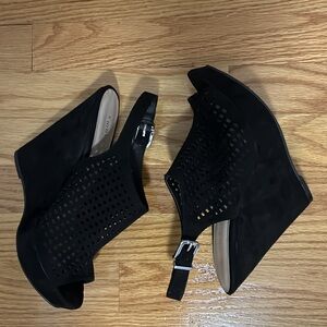 Black peep toe wedges